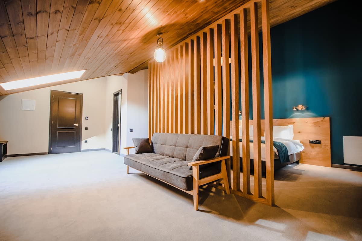Junior-Suite, Balkon | 1 Schlafzimmer, Allergikerbettwaren, Minibar, Zimmersafe