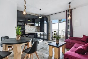 Interior - Casa Bombón – Casa Rural con Piscina Privada y Wi-Fi – Solo Familias (Vejer de la Frontera)