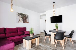 TV - Chalet 'Casa Bombón' with Heated Pool & Wi-Fi (Vejer de la Frontera)