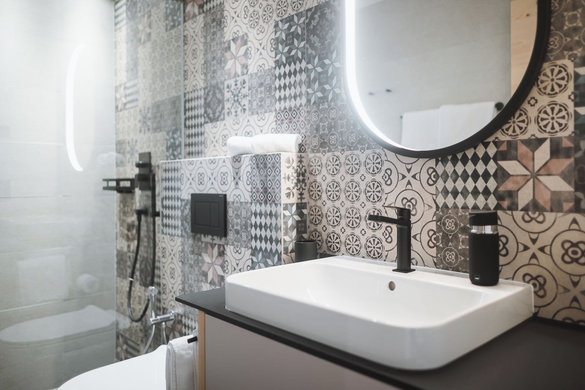 Dusche, Haartrockner, Handtücher