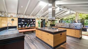 Refrigerador, microondas, horno y lavavajillas