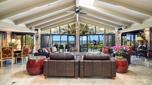 Smart TV, Netflix, streaming services, stereo - Belle Escapes Trinity Beach Palace Luxury Estate (Trinity Beach)