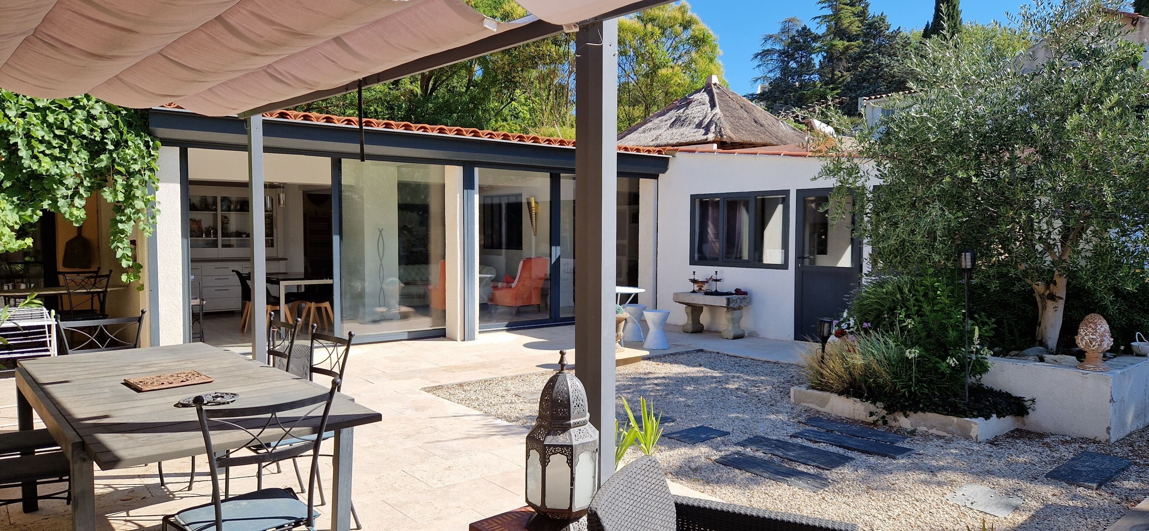 تناول الطعام بالخارج