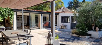 Air-conditioned villa 6 people