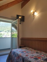 Single Room | In-room safe, free WiFi, bed sheets