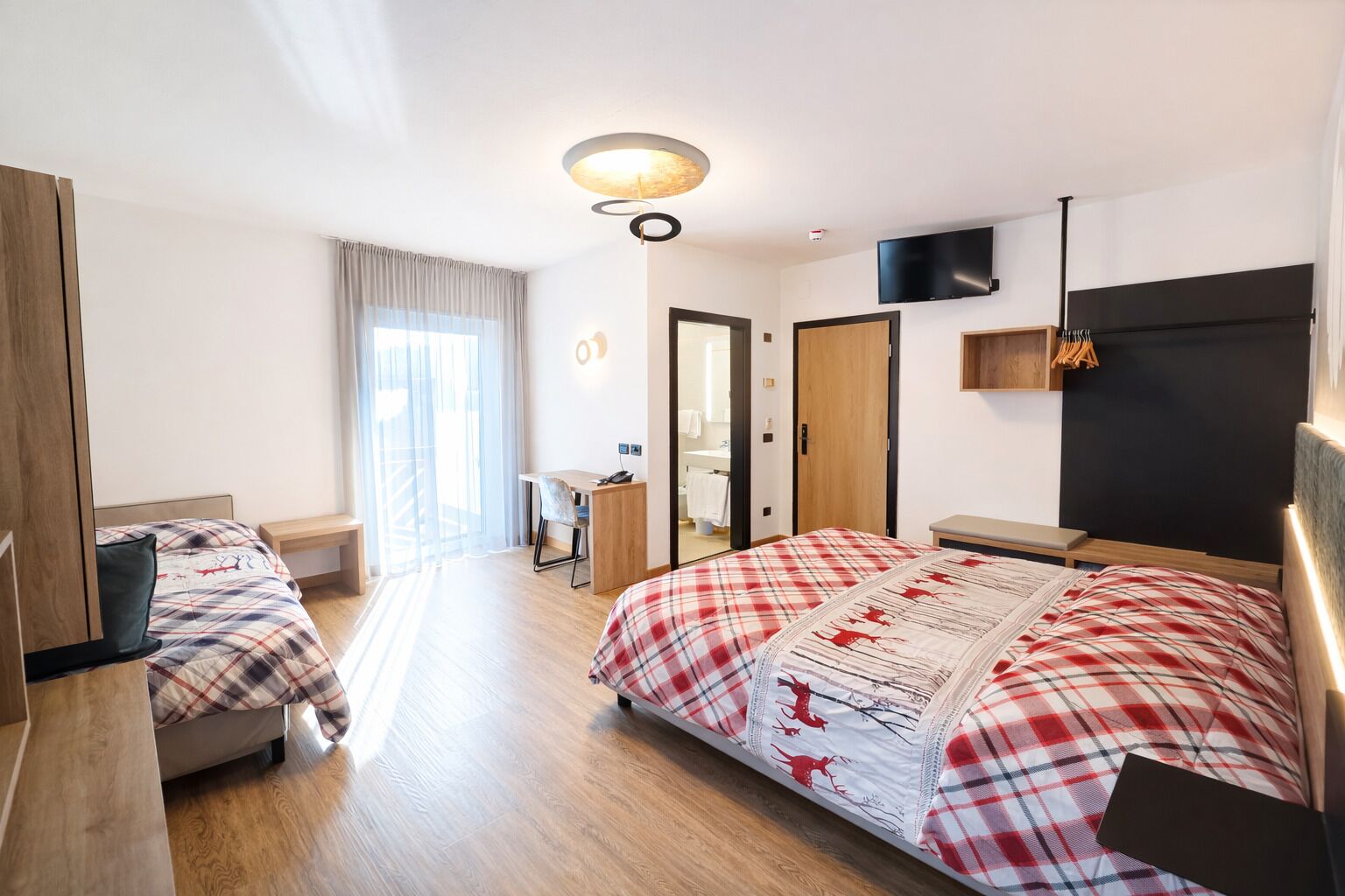 Standardzimmer | Zimmersafe, kostenloses WLAN, Bettwäsche