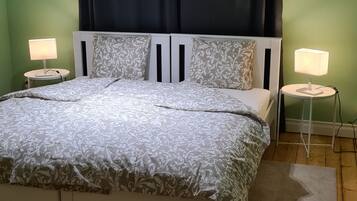 3 bedrooms, desk, iron/ironing board, free WiFi