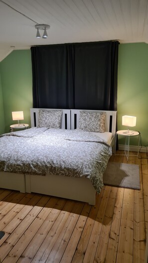 3 bedrooms, desk, iron/ironing board, free WiFi - House 200m from the water (Figeholm)