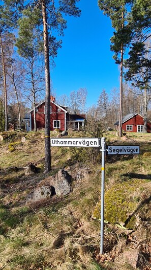 Exterior detail - House 200m from the water (Figeholm)