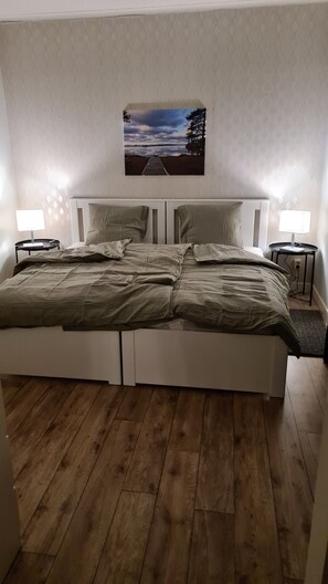 3 bedrooms, desk, iron/ironing board, free WiFi - House 200m from the water (Figeholm)