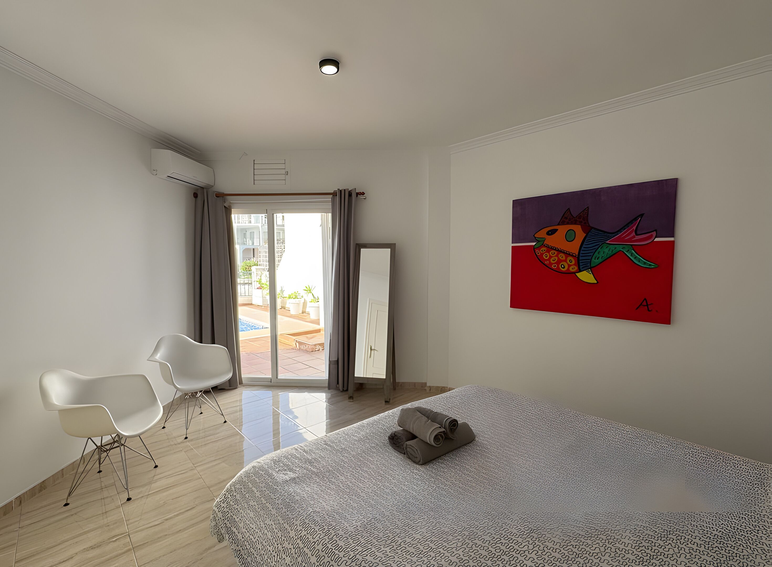 1 slaapkamer, een strijkplank/strijkijzer, gratis wifi, beddengoed