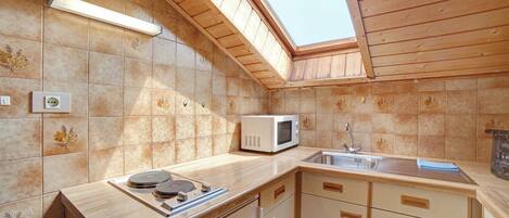Fridge, microwave, stovetop, coffee/tea maker
