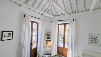 1 soverom, strykejern/-brett, wi-fi (inkludert) og sengetøy