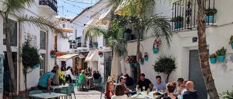 تناول الطعام بالخارج