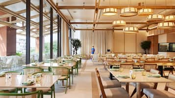 Daily buffet breakfast (THB 360 per person)