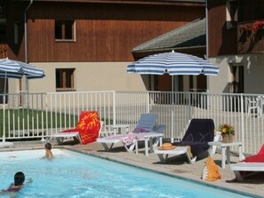 Pool - 3-room apartment with terrace, pets allowed and parking (Samoëns)