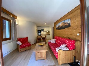 TV - 3-room apartment with terrace, pets allowed and parking (Samoëns)