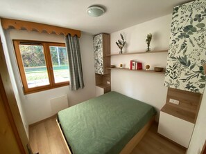 2 bedrooms, free WiFi - 3-room apartment with terrace, pets allowed and parking (Samoëns)