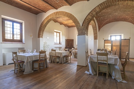 Breakfast area. Tenuta di Sticciano