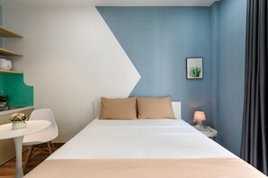 1 bedroom, desk, free WiFi, bed sheets - Cozrum Homes - Summer's House (Ho Chi Minh City)