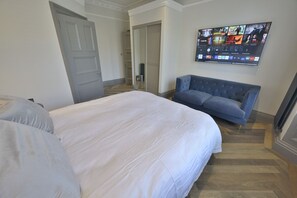 4 slaapkamers, een bureau, geluiddichte muren