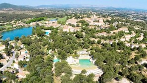 Exterior - Villa Provençal 3 Chambres, Piscine, Village de Vacances (Mallemort)