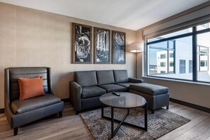Suite, 1 King Bed, Non Smoking, Harbour View | 1 bedroom, in-room safe, desk, laptop workspace