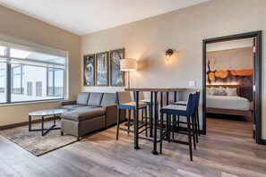 Safe på rommet, skrivebord og skrivebord for bærbar PC