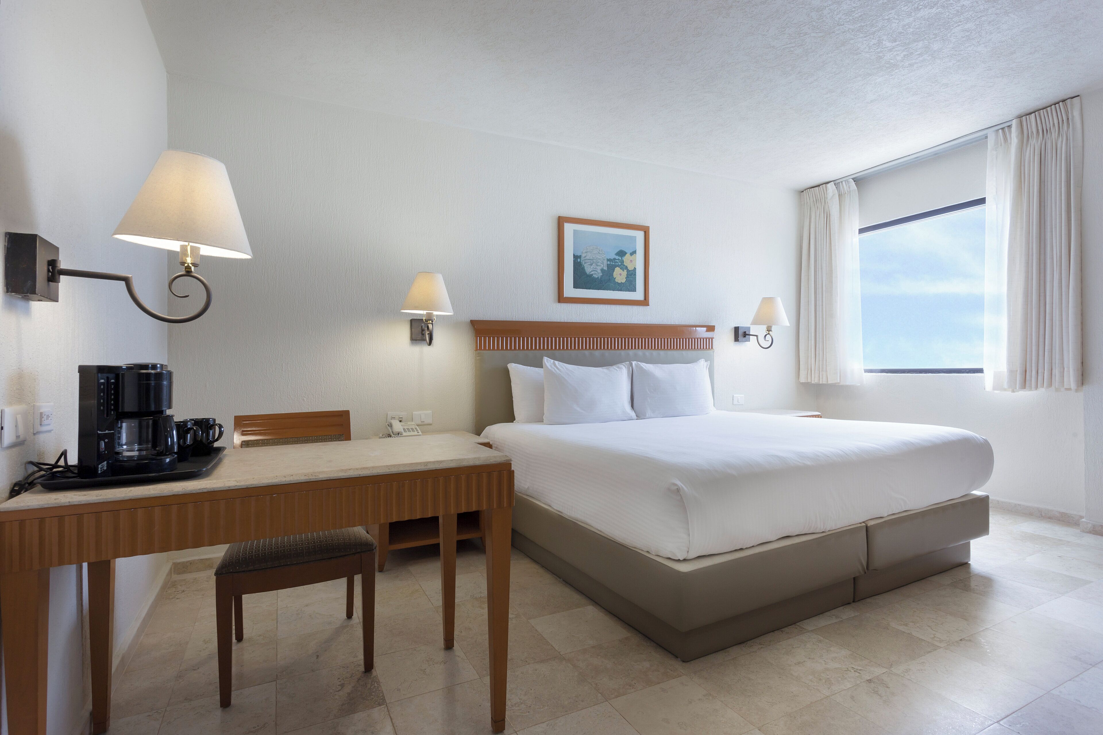 Phòng Deluxe, 1 giường cỡ king | Két bảo mật tại phòng, bàn, khu vực làm việc phù hợp cho laptop 