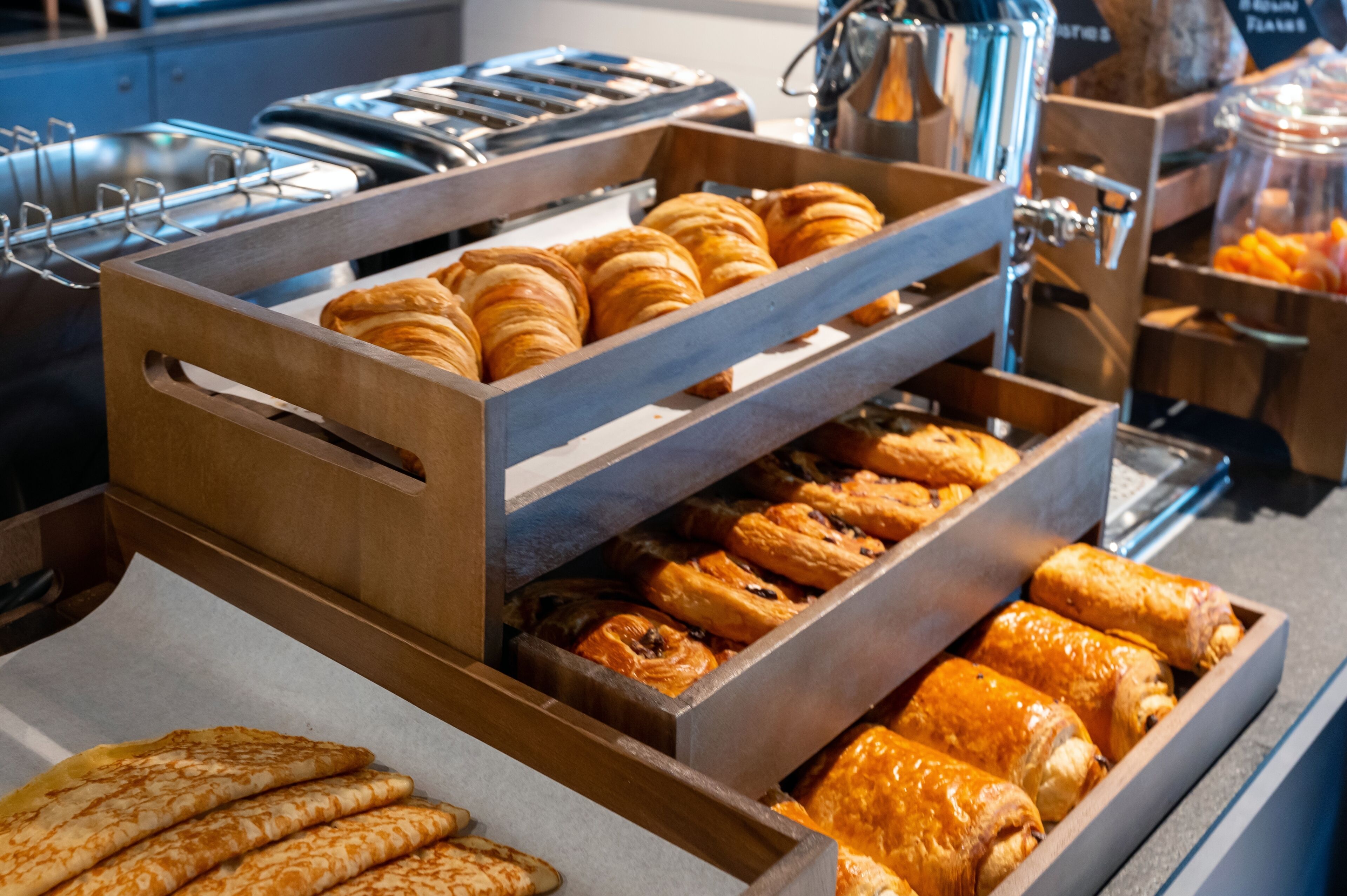 Petit déjeuner continental (14.50 EUR par personne)