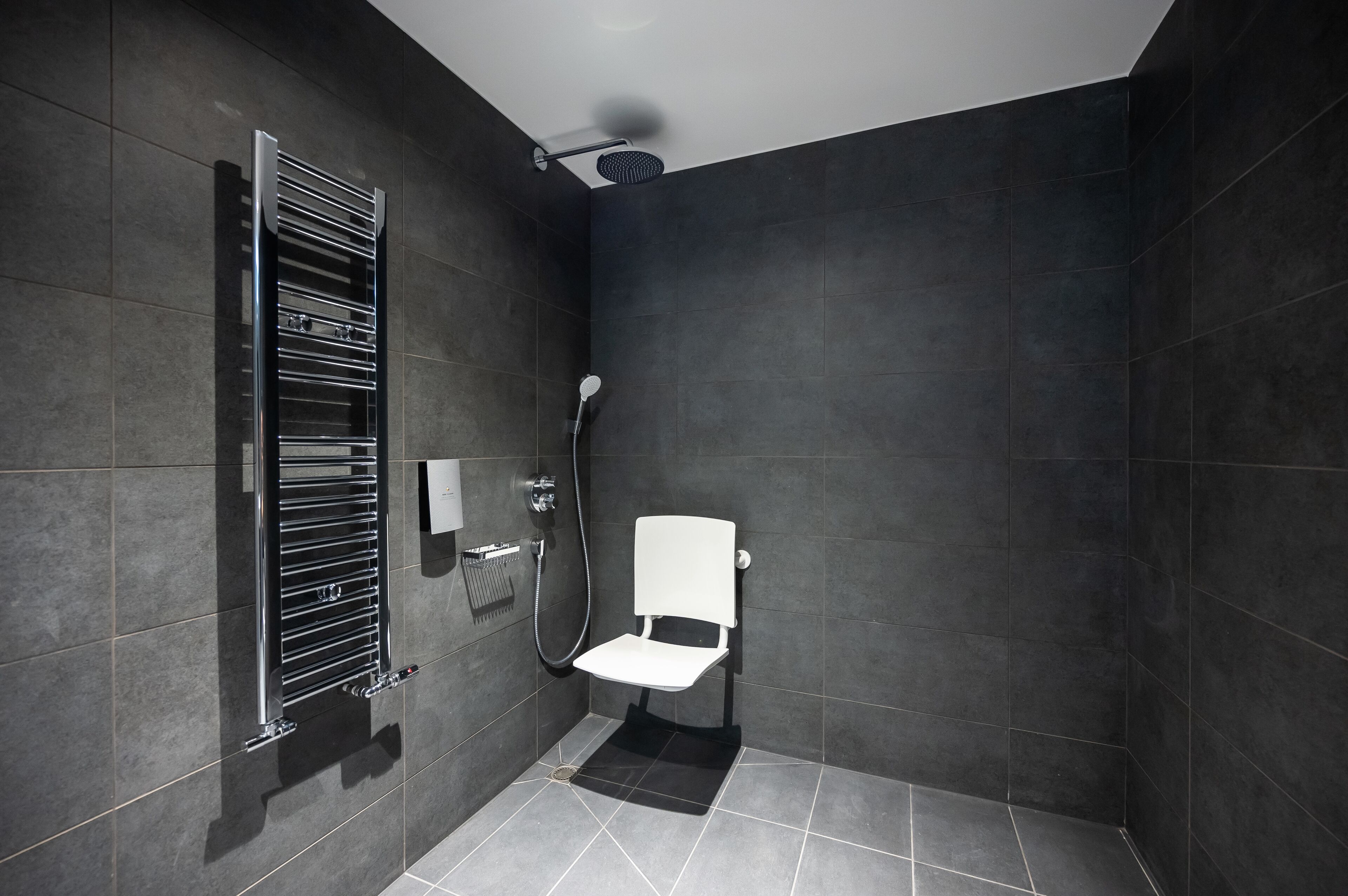 studio apartment, accessible (2 adults) | bathroom | towels