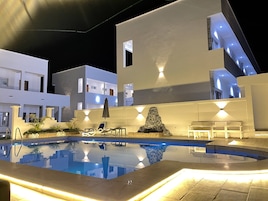 Outdoor pool, pool umbrellas, sun loungers