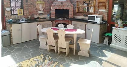 3 bedroom with indoor braai - On the Beach