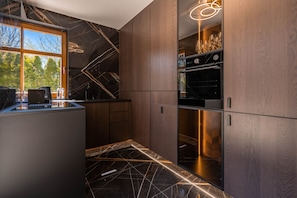 Kühlschrank, Ofen, Herdplatte, Geschirrspüler