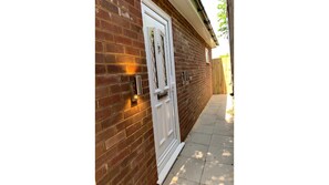 Exterior detail - Private modern studio in Whitton Gardens (Whitton)