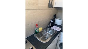 Interior - Private modern studio in Whitton Gardens (Whitton)