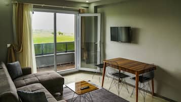 Family Suite | 1 bedroom, desk, laptop workspace, iron/ironing board