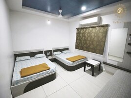 Family Room | Desk, bed sheets