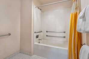 Bathrobes, towels - Norwood Inn & Suites by BlissPoint Post Rd Indianapolis (Indianapolis)