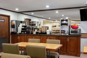 Reception - Norwood Inn & Suites by BlissPoint Post Rd Indianapolis (Indianapolis)