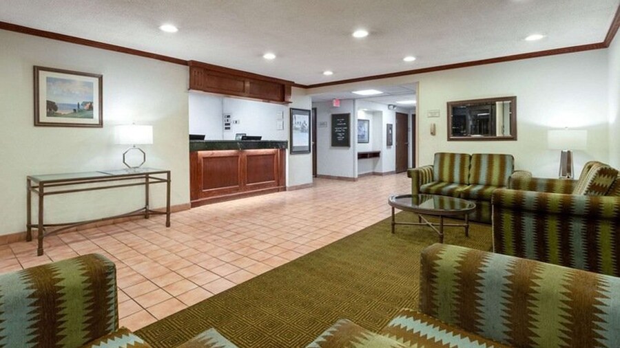 Norwood Inn & Suites by BlissPoint Post Rd Indianapolis