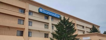 Norwood Inn & Suites by BlissPoint Post Rd Indianapolis