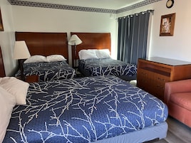 Family Quadruple Room | Desk, laptop workspace, free WiFi, bed sheets