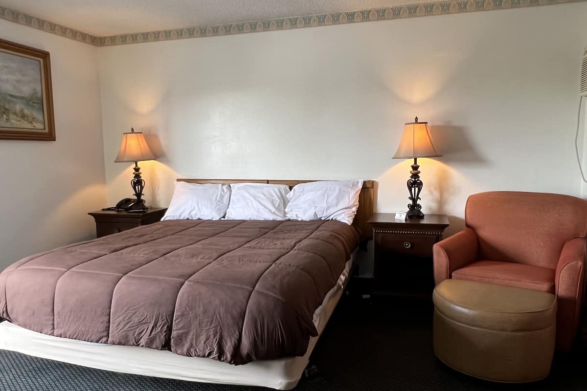 Desk, laptop workspace, free WiFi, bed sheets