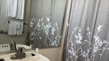 Singola Basic | Bagno | Vasca, set di cortesia gratuito, asciugamani