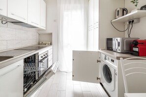 Private kitchen - Comfortable and bright 35 sqm apartment that can accommodate up to 3 people located on the 3 floor of a building with a lift (not suitable for people with disabilities).The accommodation is located a few steps from Piazza Tripoli in an area equipped with (Milano)