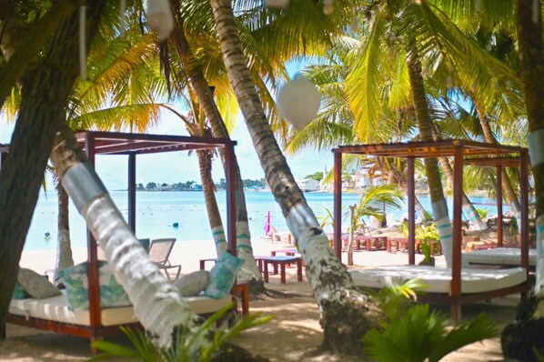 Property grounds - Hotel on the beach facing the sea, 2 people, with breakfast. (San Andrés y Providencia)