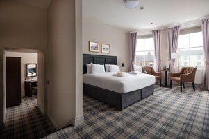 Caja de seguridad en la habitación y escritorio