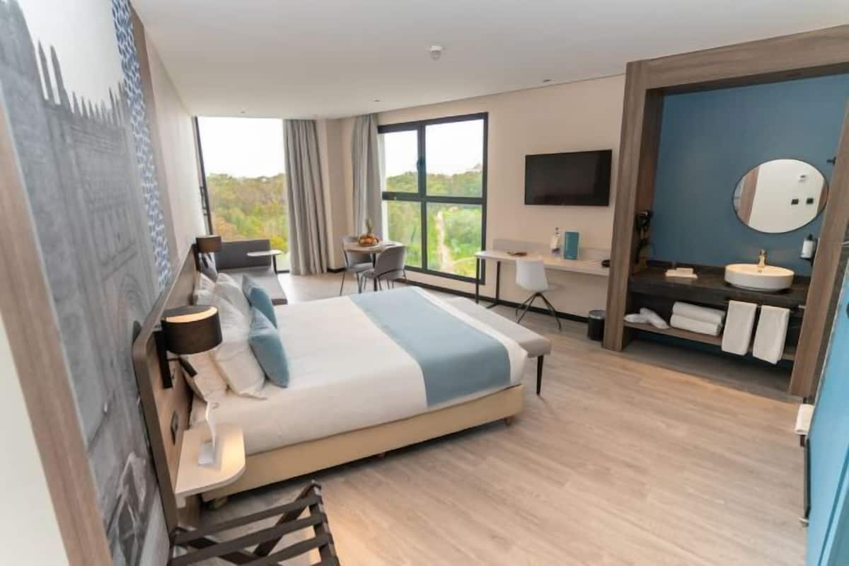 Ropa de cama de alta calidad, minibar y escritorio