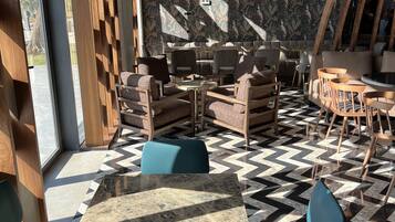 مطعم